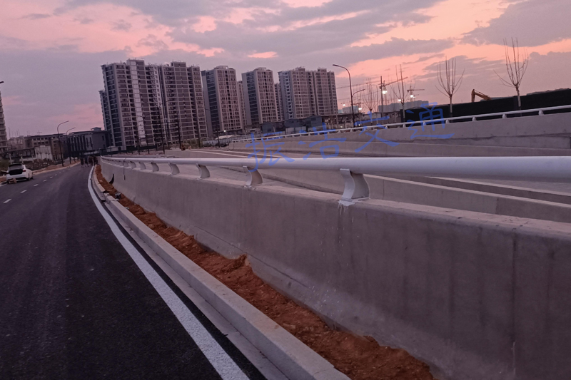 강관 가드레일